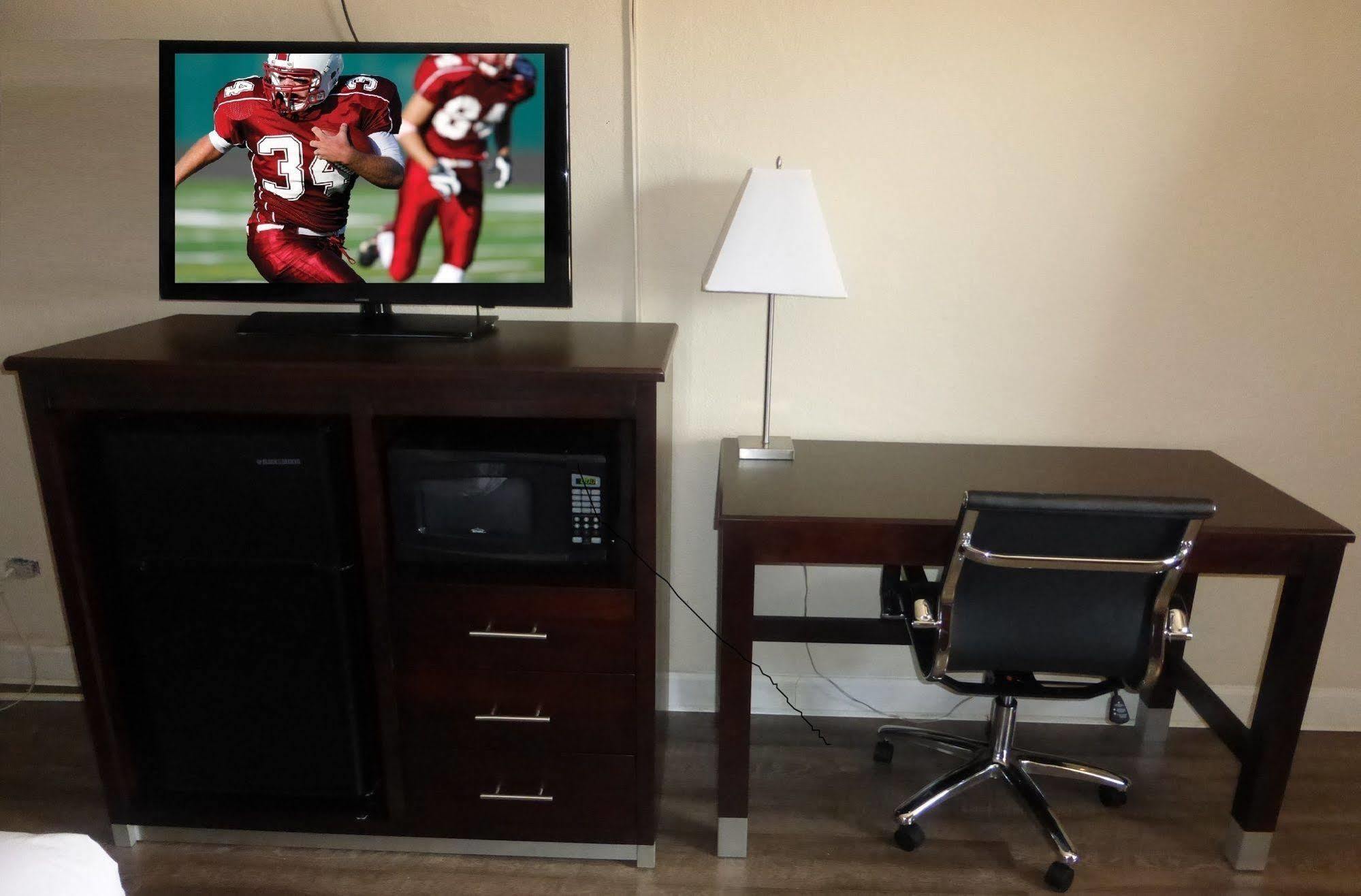 Red Roof Inn فورست سيتي المظهر الخارجي الصورة