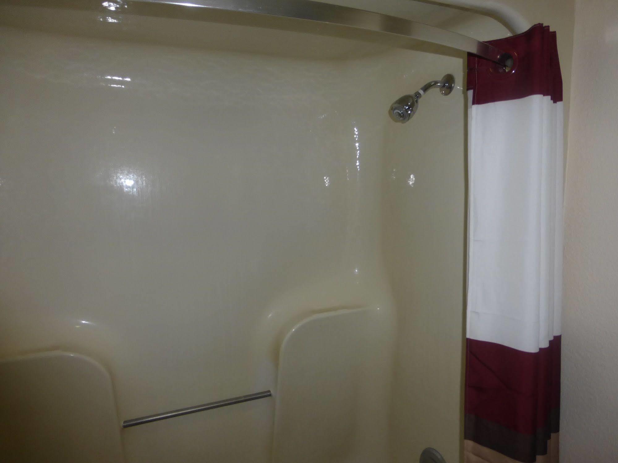 Red Roof Inn فورست سيتي المظهر الخارجي الصورة