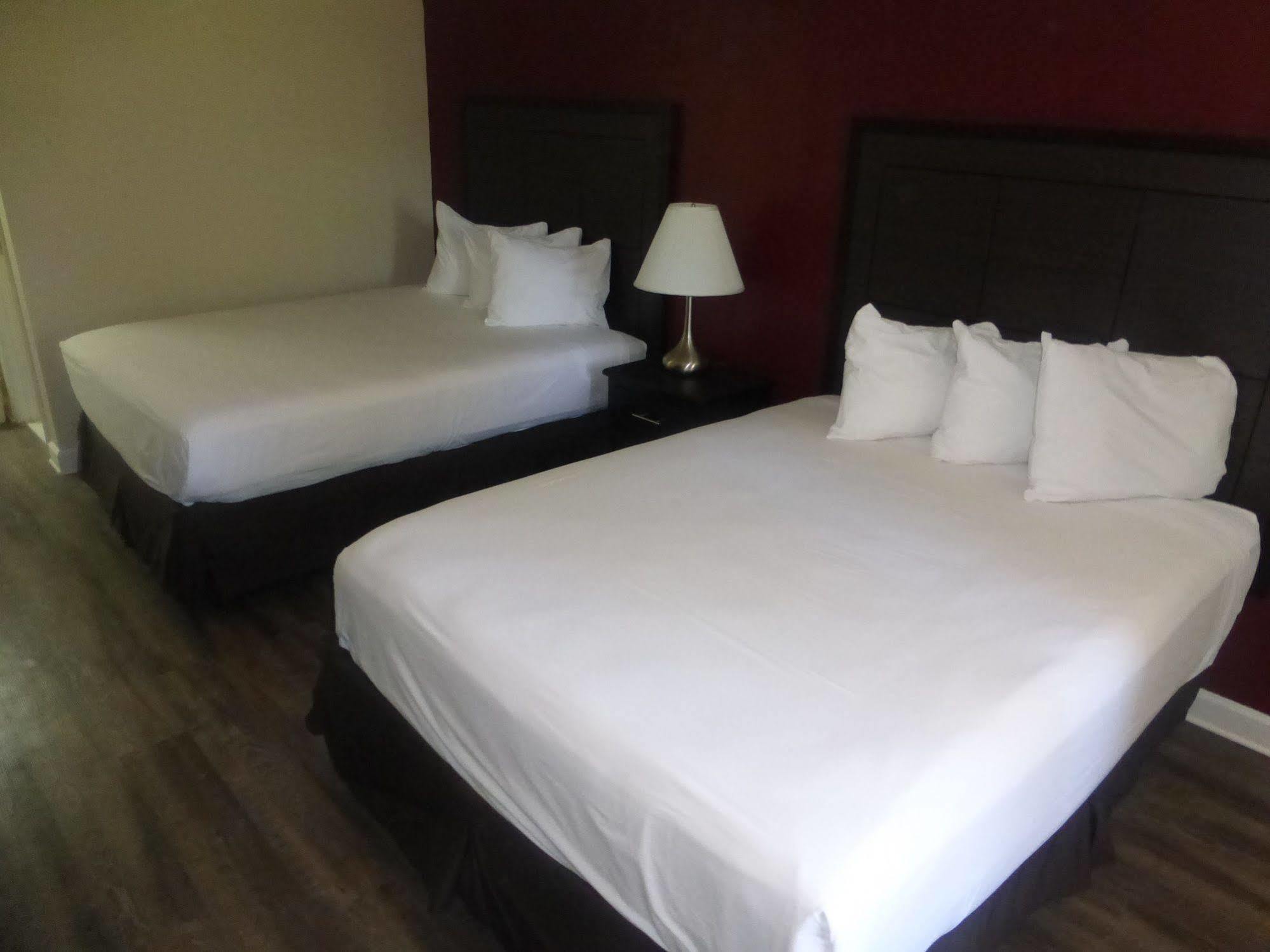 Red Roof Inn فورست سيتي المظهر الخارجي الصورة