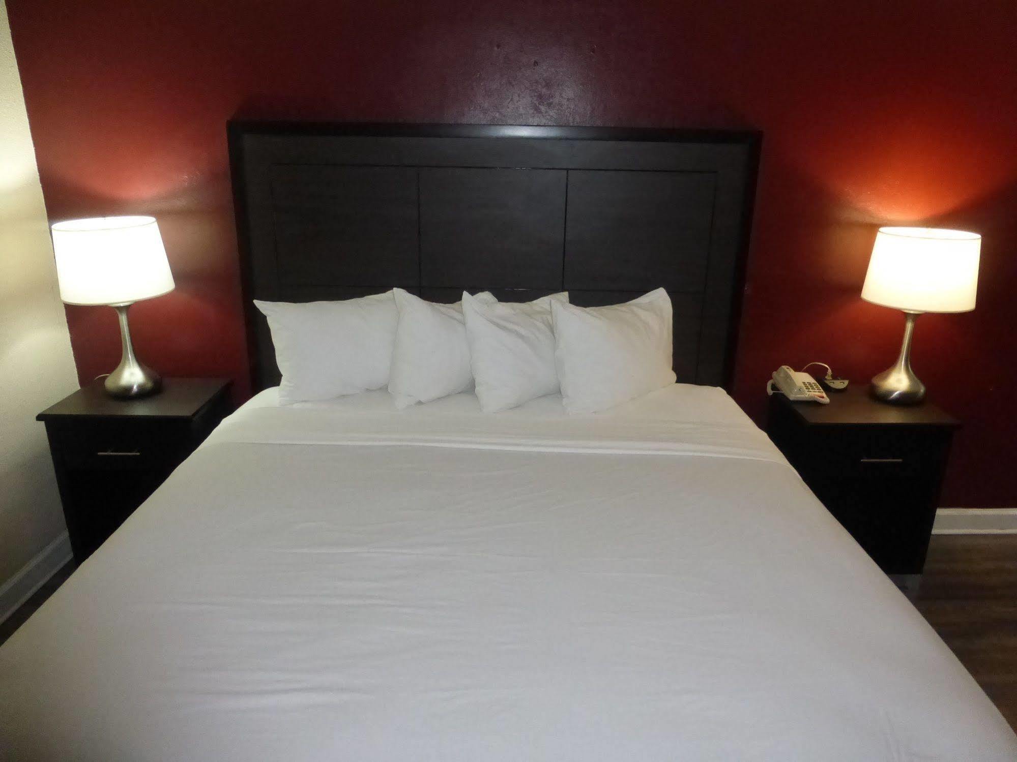 Red Roof Inn فورست سيتي المظهر الخارجي الصورة