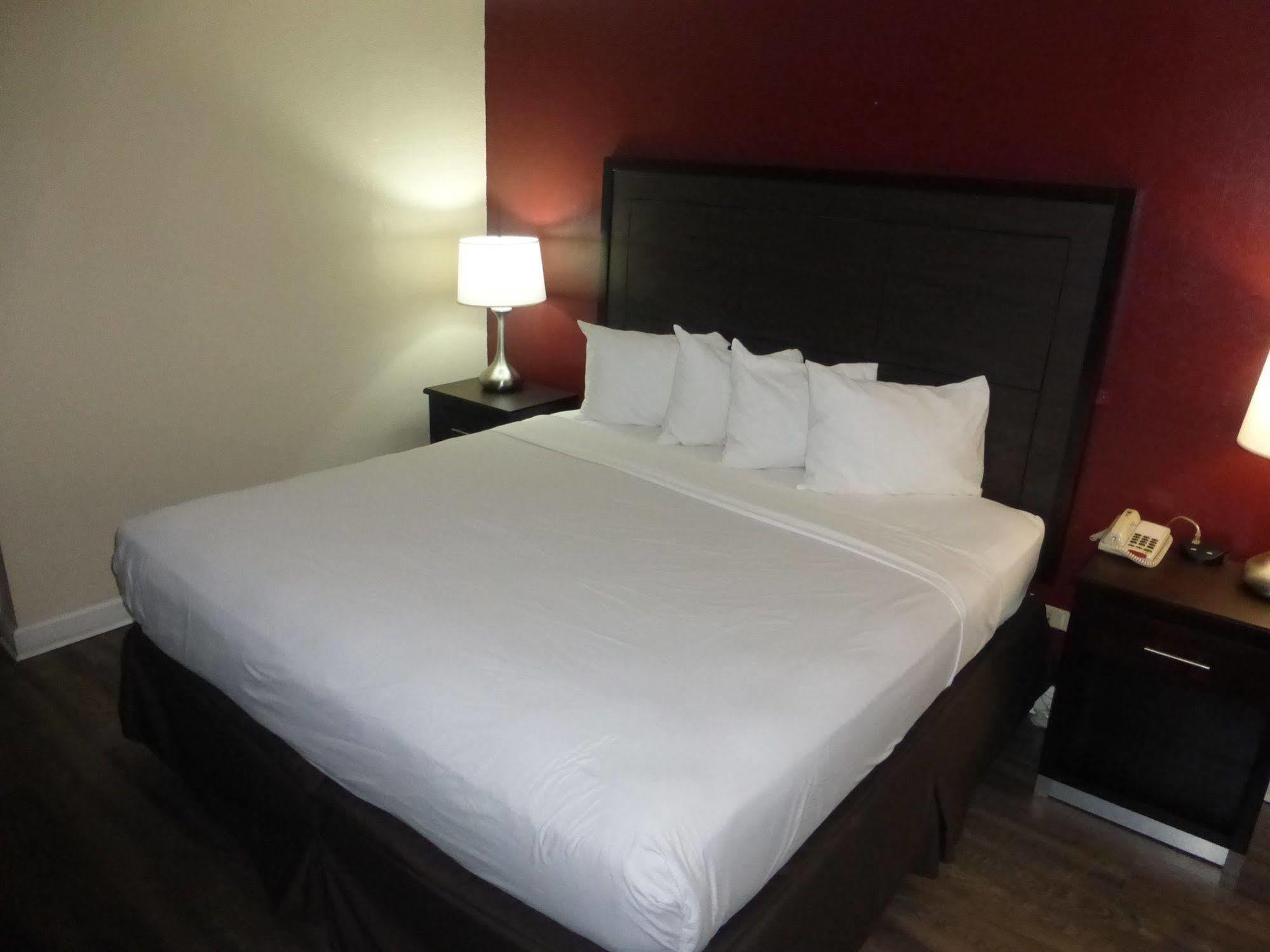 Red Roof Inn فورست سيتي المظهر الخارجي الصورة