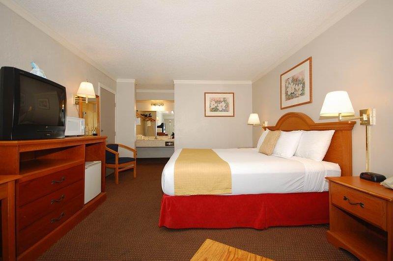 Red Roof Inn فورست سيتي الغرفة الصورة